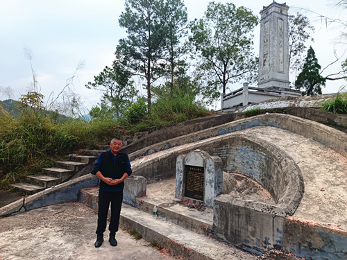 2025年10月29日 广西壮族自治区梧州市岑溪市水汶镇西岸坡顶上汶革命烈士纪念碑_副本.jpg